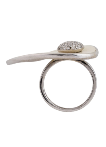 LA NOUVELLE BAGUE 18K WHITE GOLD, DIAMOND AND ENAMEL LEAF RING