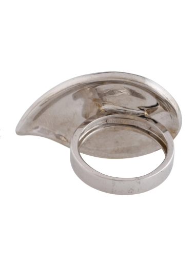 LA NOUVELLE BAGUE 18K WHITE GOLD, DIAMOND AND ENAMEL LEAF RING